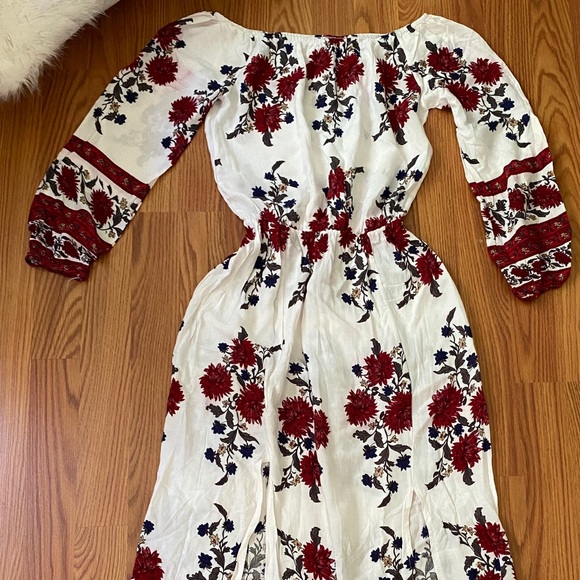 Dresses in good condition, pick up Seattle - Picture 2 of 4